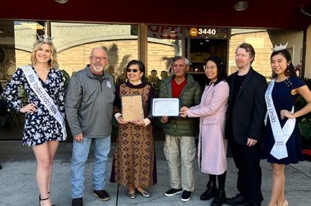 RibbonCuttingatLuckGaiCafe02