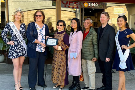 RibbonCuttingatLuckGaiCafe04